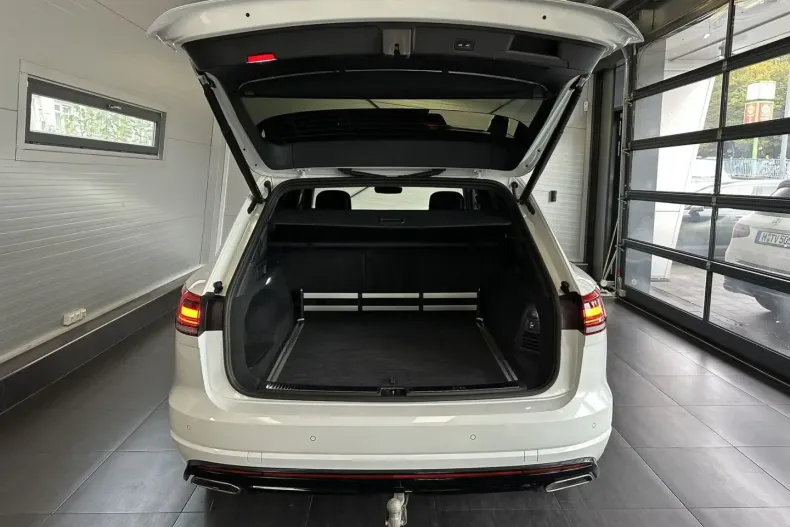 Volkswagen Touareg din 2022 cu 68.197 km - oferta VOL137562 - foto 6