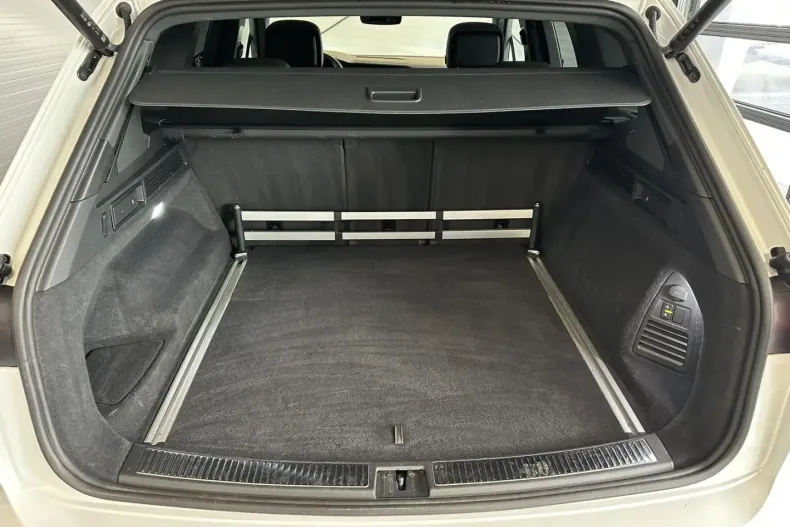 Volkswagen Touareg din 2022 cu 68.197 km - oferta VOL137562 - foto 8