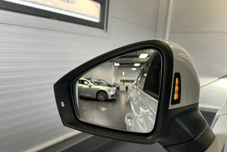 Volkswagen Touareg din 2022 cu 68.197 km - oferta VOL137562 - foto 24