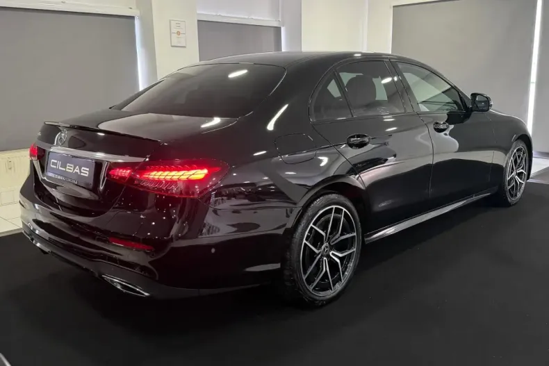 Mercedes-Benz E 300 din 2022 cu 120.694 km - oferta MER137566 - foto 6