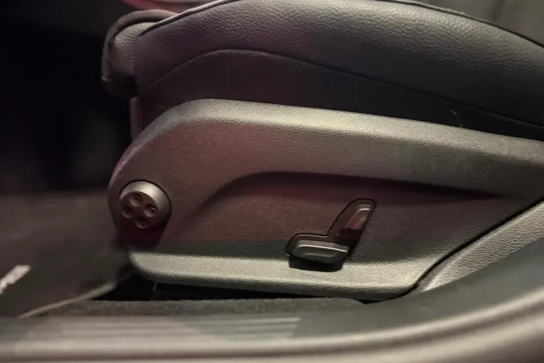 Mercedes-Benz E 300 din 2022 cu 120.694 km - oferta MER137566 - foto 17