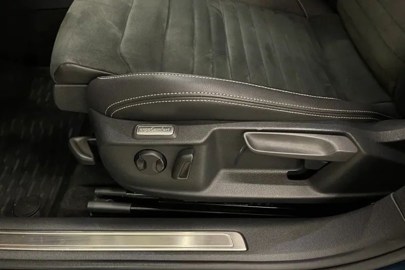 Volkswagen Passat din 2021 cu 101.562 km - oferta VOL137619 - foto 25