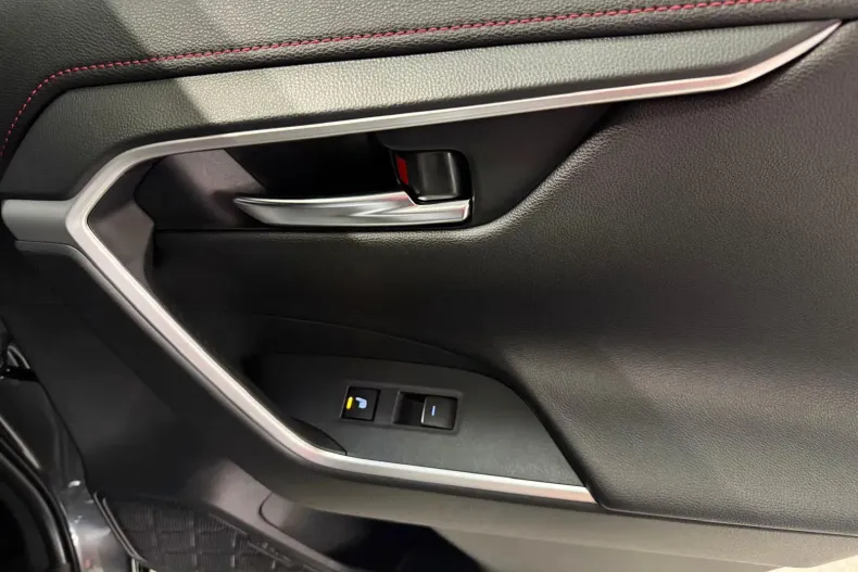 Toyota RAV4 din 2025 cu 10 km - oferta TOY137644 - foto 11