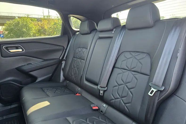 Nissan Qashqai din 2025 cu 598 km - oferta NIS137662 - foto 17