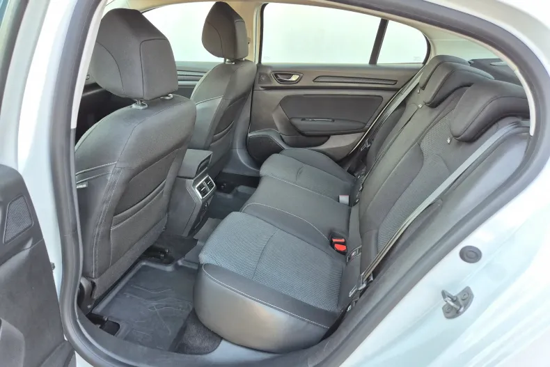 Renault Megane din 2024 cu 47.927 km - oferta REN137739 - foto 13