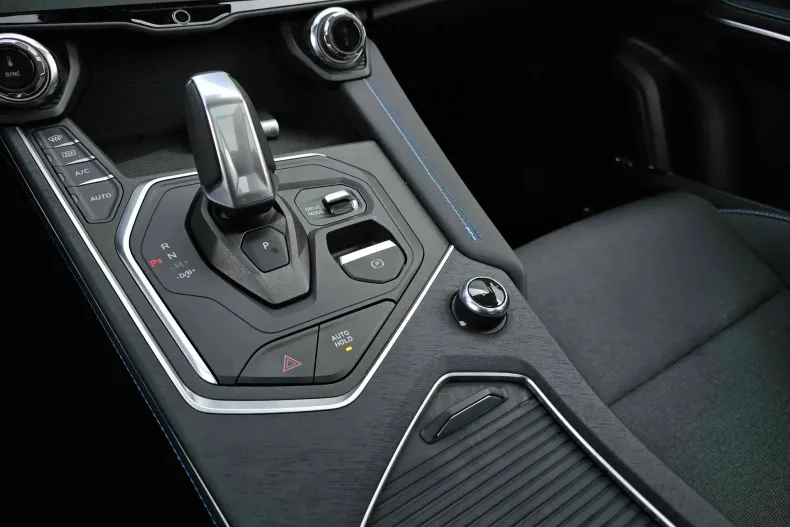 Lynk&Co 01 din 2024 cu 56 km - oferta LYN137845 - foto 12