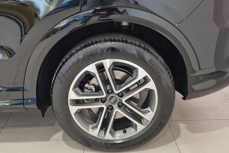 Audi Q5 din 2025 cu 5.000 km - oferta AUD137936 - foto 4