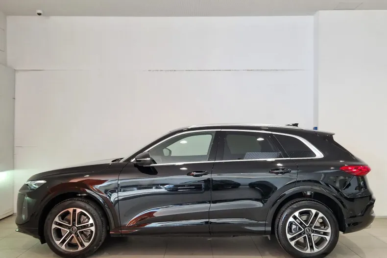 Audi Q5 din 2025 cu 5.000 km - oferta AUD137936 - foto 6