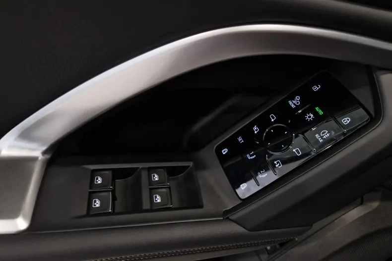 Audi Q5 din 2025 cu 5.000 km - oferta AUD137936 - foto 8