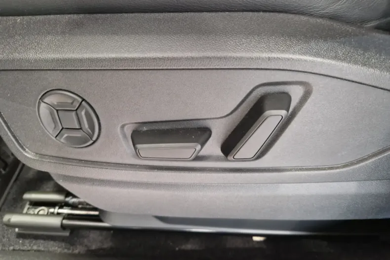 Audi Q5 din 2025 cu 5.000 km - oferta AUD137936 - foto 9