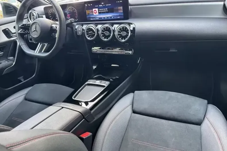 Mercedes-Benz A din 2024 cu 18.401 km - oferta MER137973 - foto 13