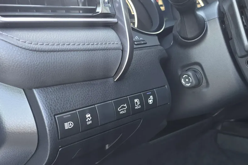 Toyota Camry din 2022 cu 41.872 km - oferta TOY137985 - foto 8