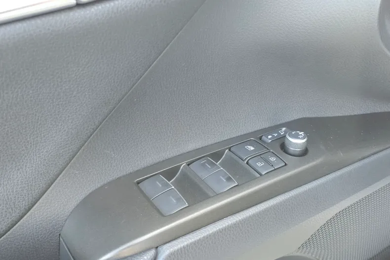 Toyota Camry din 2022 cu 41.872 km - oferta TOY137985 - foto 9