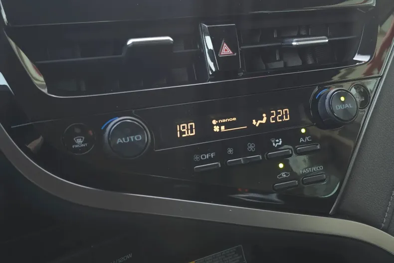 Toyota Camry din 2022 cu 41.872 km - oferta TOY137985 - foto 16