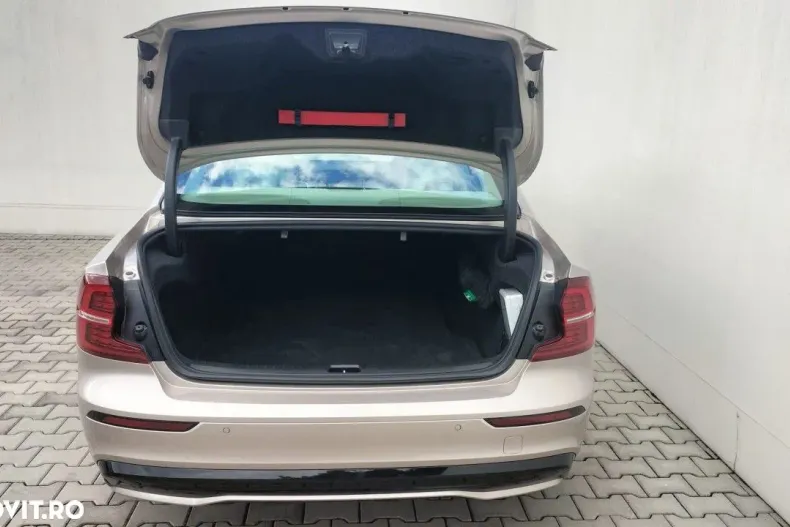 Volvo S60 din 2024 cu 37.440 km - oferta VOL138036 - foto 6