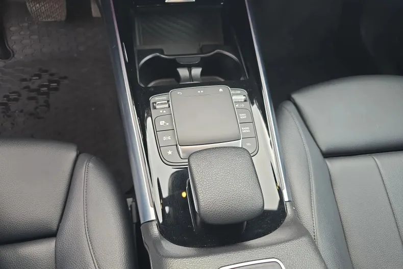 Mercedes-Benz GLA din 2020 cu 70.749 km - oferta MER138082 - foto 14