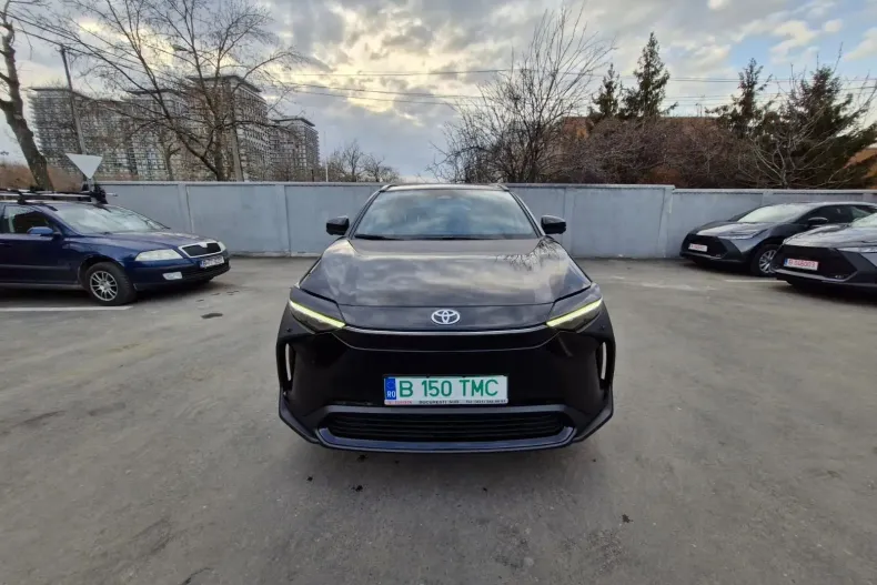 Toyota bZ4X din 2024 cu 1.700 km - oferta TOY138276 - foto 1
