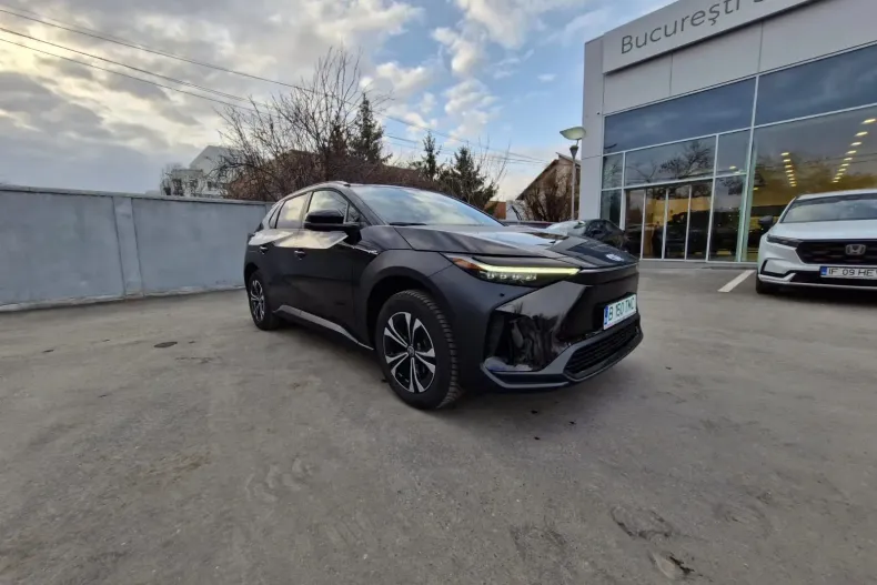 Toyota bZ4X din 2024 cu 1.700 km - oferta TOY138276 - foto 2