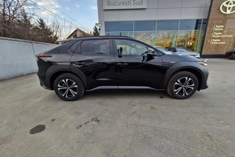 Toyota bZ4X din 2024 cu 1.700 km - oferta TOY138276 - foto 4