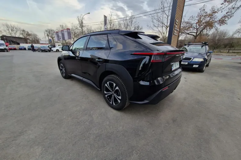 Toyota bZ4X din 2024 cu 1.700 km - oferta TOY138276 - foto 6