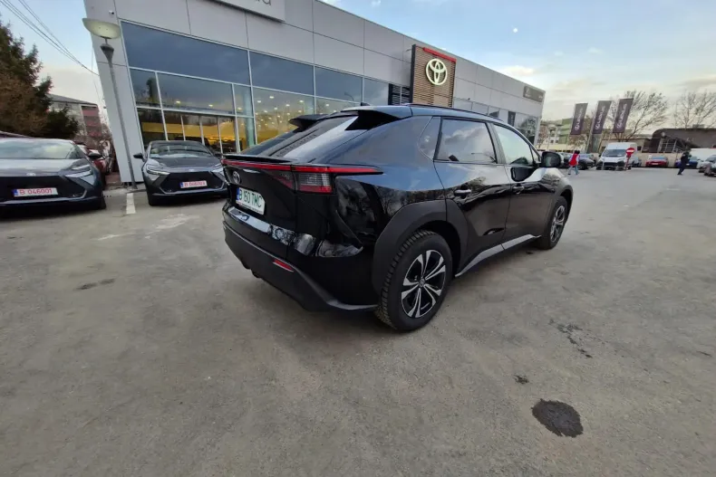 Toyota bZ4X din 2024 cu 1.700 km - oferta TOY138276 - foto 7