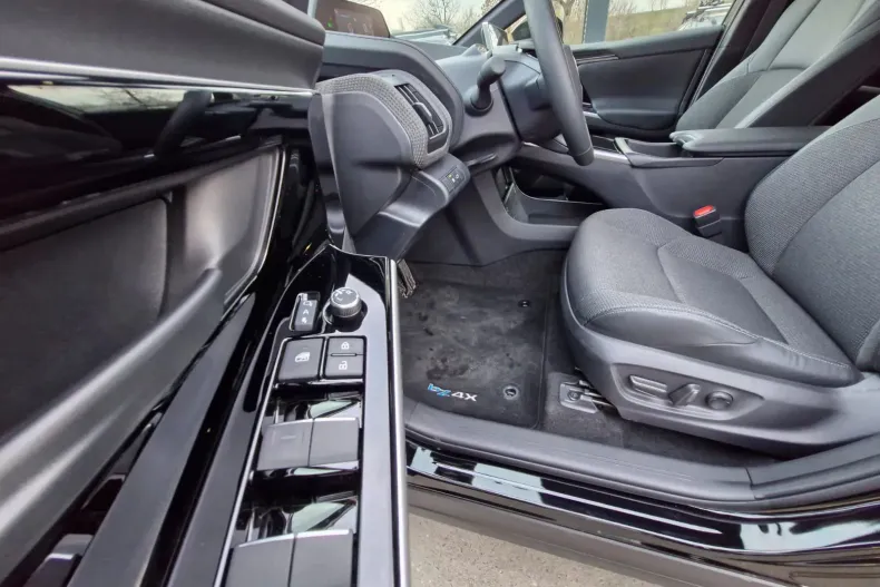Toyota bZ4X din 2024 cu 1.700 km - oferta TOY138276 - foto 15