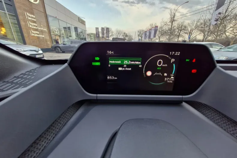 Toyota bZ4X din 2024 cu 1.700 km - oferta TOY138276 - foto 17