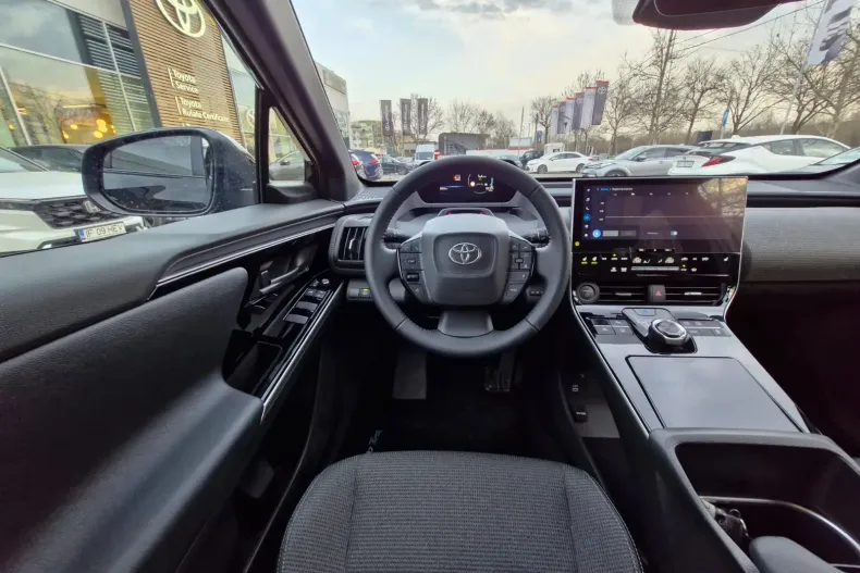 Toyota bZ4X din 2024 cu 1.700 km - oferta TOY138276 - foto 19
