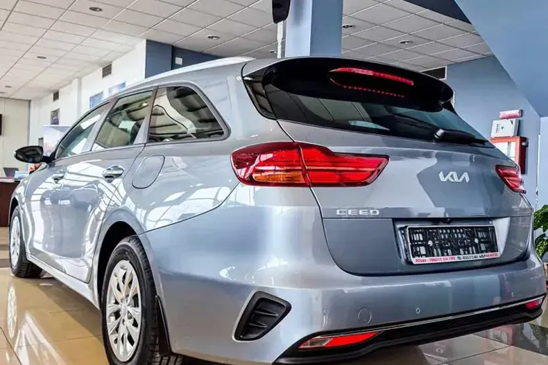 Kia Ceed din 2025 cu 1 km - oferta KIA138289 - foto 3