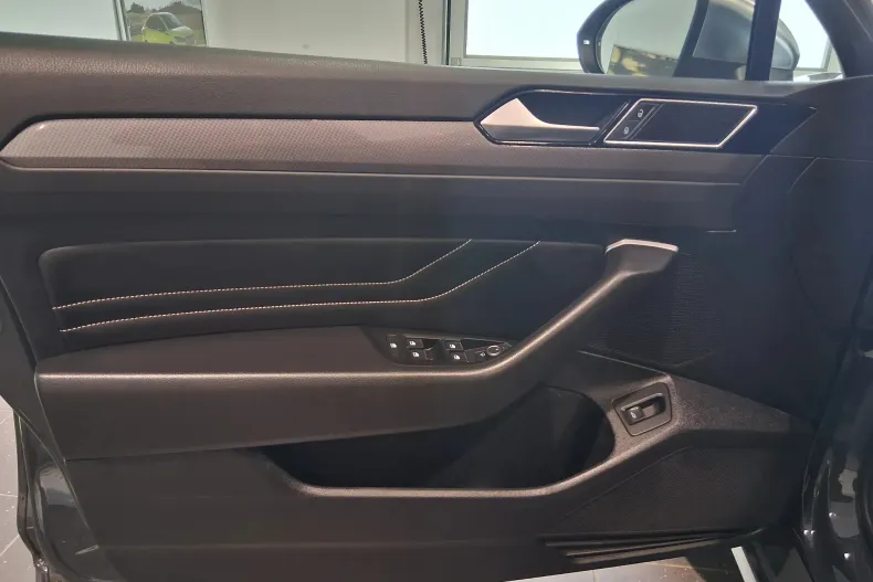 Volkswagen Passat din 2021 cu 113.098 km - oferta VOL138297 - foto 14