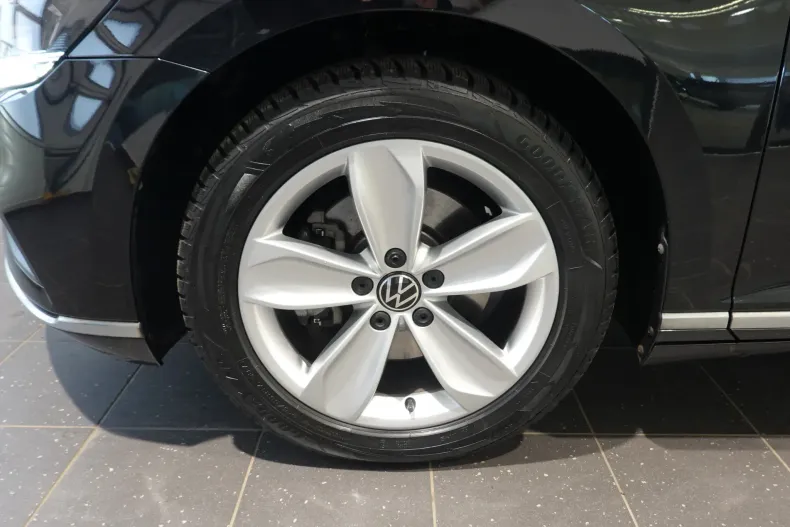 Volkswagen Passat din 2021 cu 81.122 km - oferta VOL138298 - foto 6