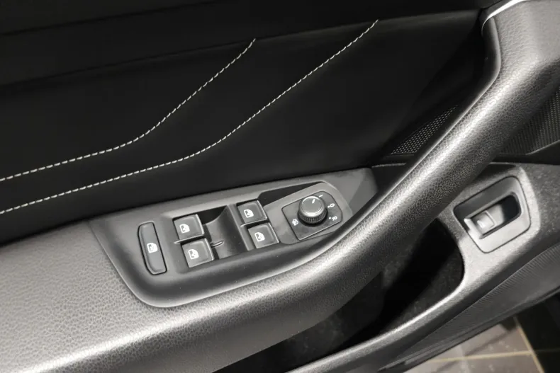 Volkswagen Passat din 2021 cu 81.122 km - oferta VOL138298 - foto 11