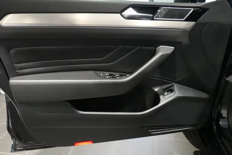 Volkswagen Passat din 2021 cu 81.122 km - oferta VOL138298 - foto 12