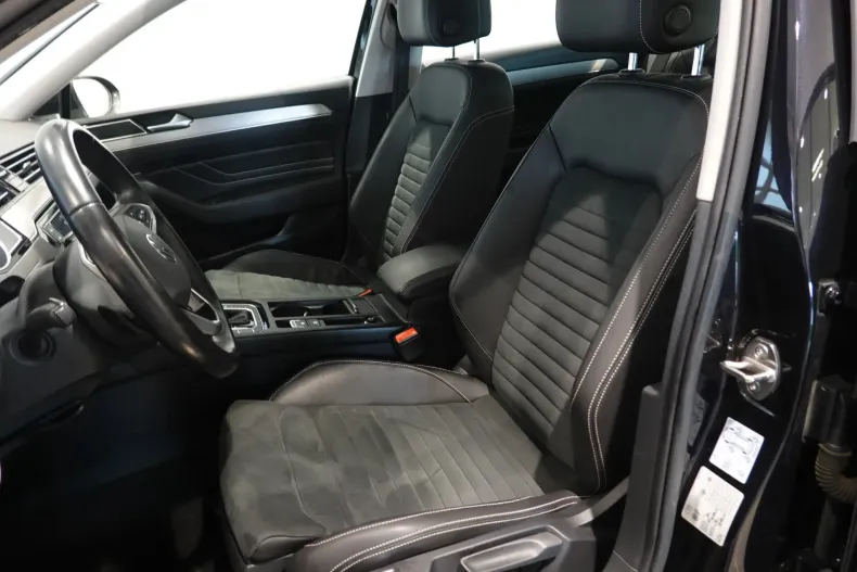 Volkswagen Passat din 2021 cu 81.122 km - oferta VOL138298 - foto 13