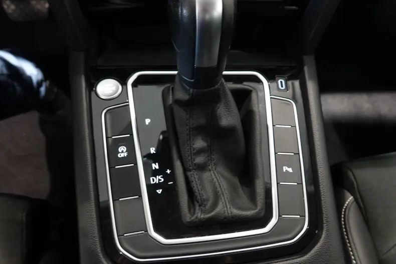 Volkswagen Passat din 2021 cu 81.122 km - oferta VOL138298 - foto 20