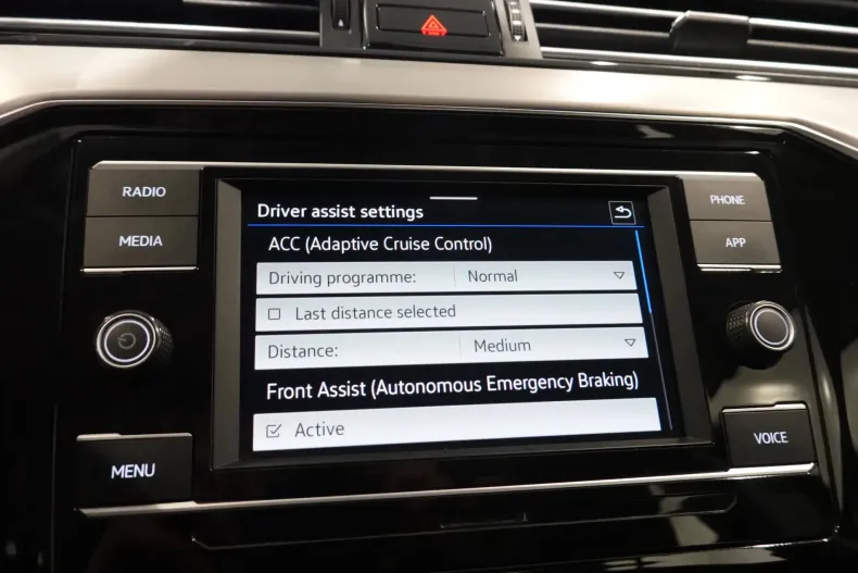 Volkswagen Passat din 2021 cu 81.122 km - oferta VOL138298 - foto 28