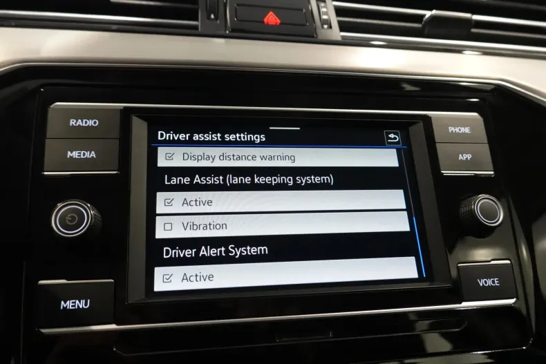 Volkswagen Passat din 2021 cu 81.122 km - oferta VOL138298 - foto 29