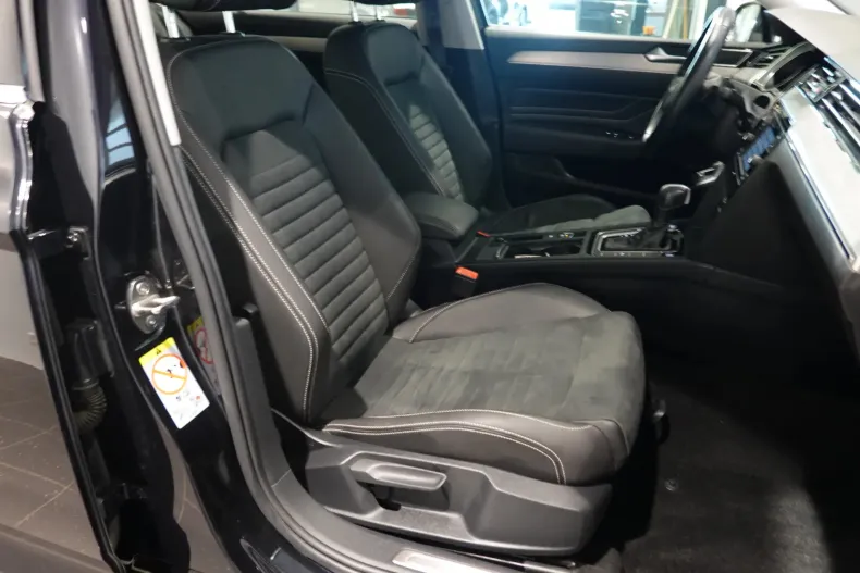 Volkswagen Passat din 2021 cu 81.122 km - oferta VOL138298 - foto 32