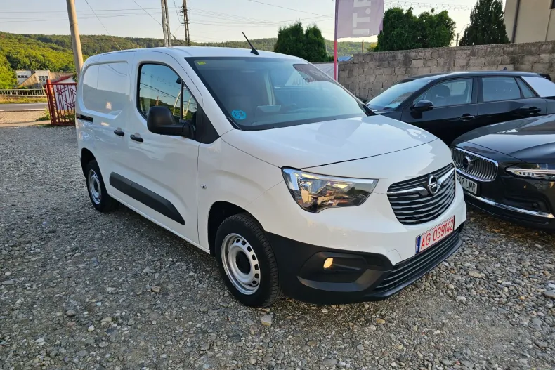 Opel Combo din 2022 cu 48.499 km - oferta OPE138322 - foto 1