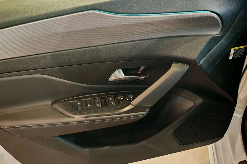 Peugeot 308 din 2022 cu 42.163 km - oferta PEU138338 - foto 17