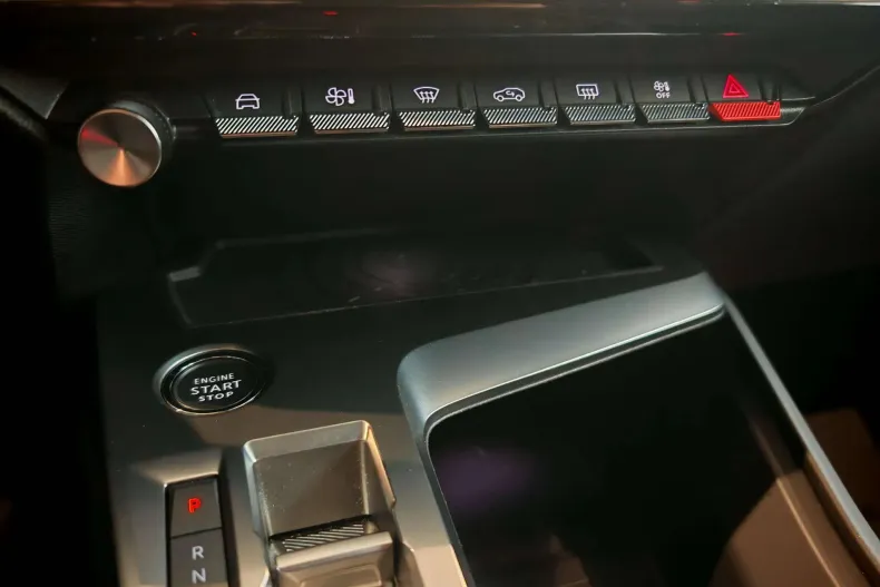 Peugeot 308 din 2022 cu 42.163 km - oferta PEU138338 - foto 20