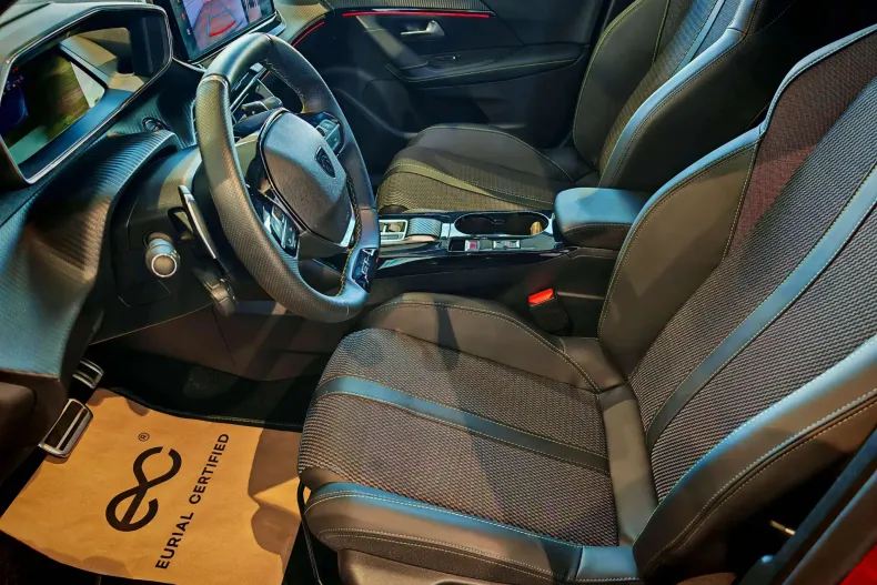 Peugeot 2008 din 2023 cu 22.702 km - oferta PEU138345 - foto 11