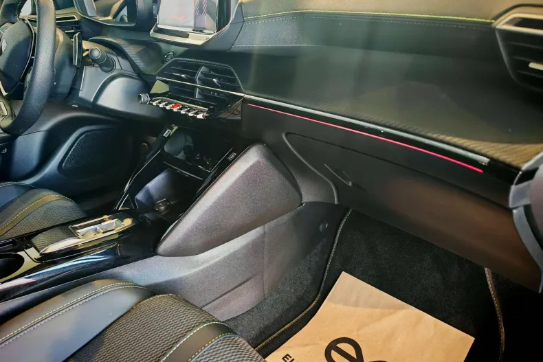 Peugeot 2008 din 2023 cu 22.702 km - oferta PEU138345 - foto 13