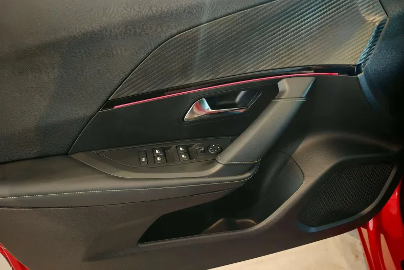 Peugeot 2008 din 2023 cu 22.702 km - oferta PEU138345 - foto 22