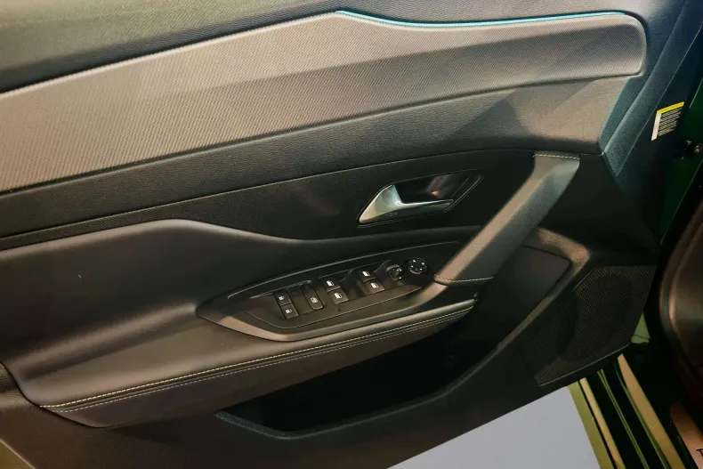 Peugeot 308 din 2023 cu 31.716 km - oferta PEU138347 - foto 25