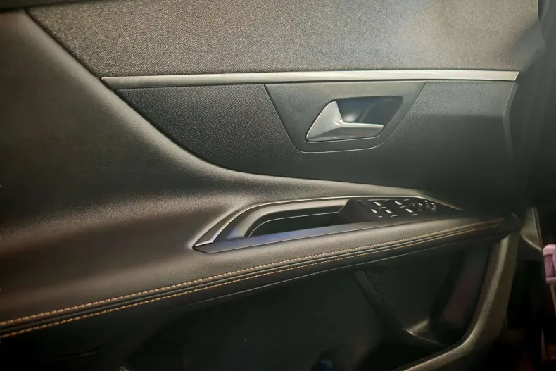 Peugeot 3008 din 2019 cu 94.985 km - oferta PEU138357 - foto 15