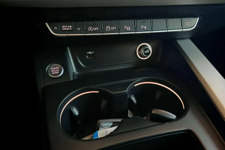 Audi A4 din 2020 cu 158.444 km - oferta AUD138359 - foto 32