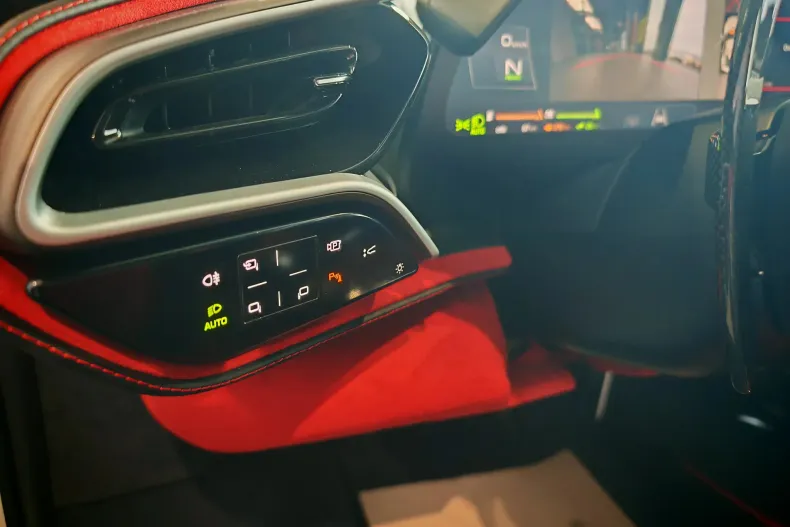 Ferrari 296 GTB din 2024 cu 67 km - oferta FER138362 - foto 24