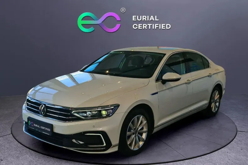 Volkswagen Passat din 2021 cu 66.272 km - oferta VOL138364 - foto 1