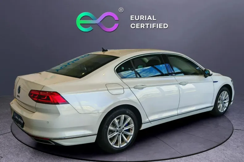 Volkswagen Passat din 2021 cu 66.272 km - oferta VOL138364 - foto 4